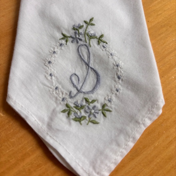 April Cornell Vintage Embroidered Initial Hankie "S" - Picture 3 of 9